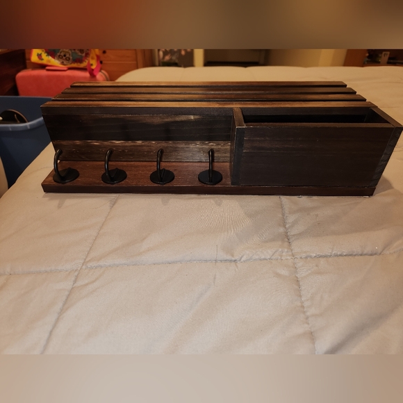 MAIL AND KEY RACK - NEW - Picture 6 of 9